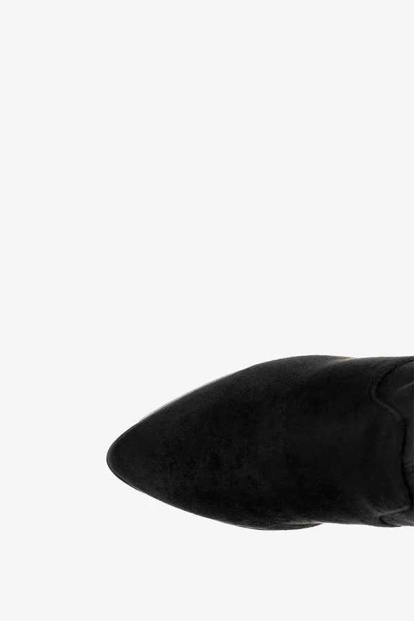 Czarne kozaki za kolano na ozdobnym obcasie z elastyczną cholewką casu d212x12-b