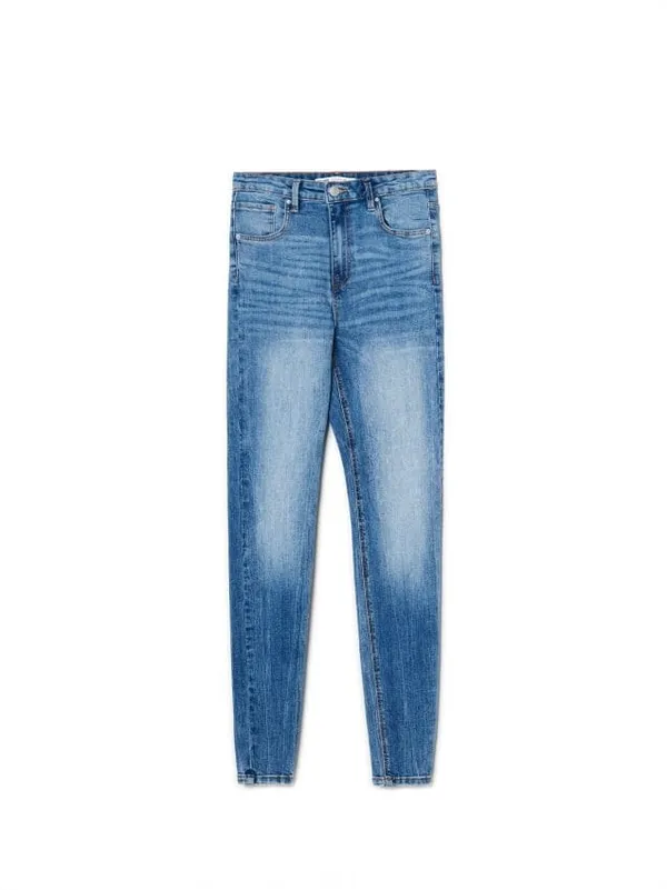 Niebieskie jeansy skinny high waist