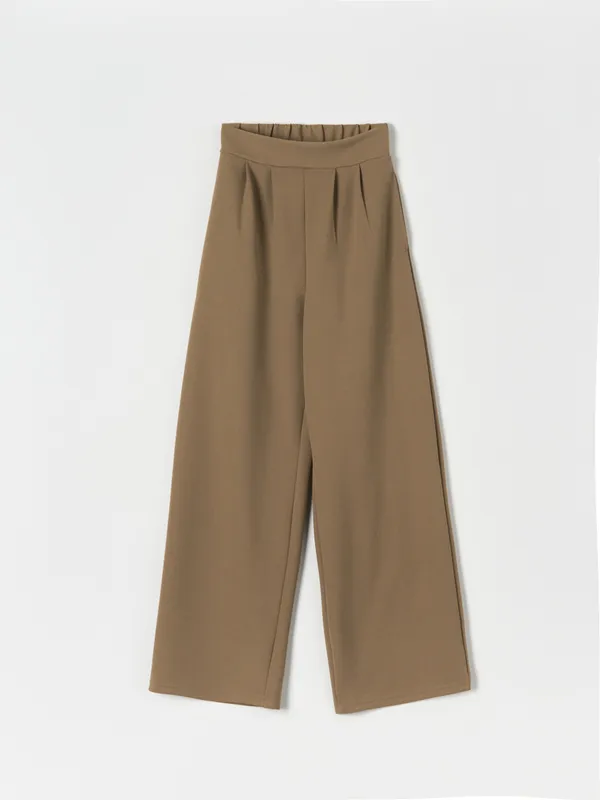 Spodnie z szerokimi nogawkami, uszyte z szybkoschnącego materiału z dodatkiem elastycznych włókien. - brązowy