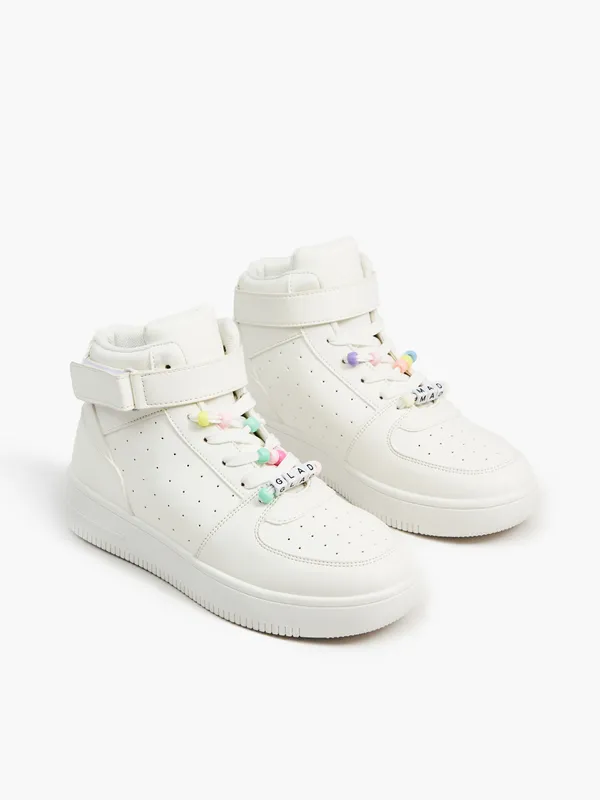 Sneakersy z ozdobnymi sznurówkami - Biały