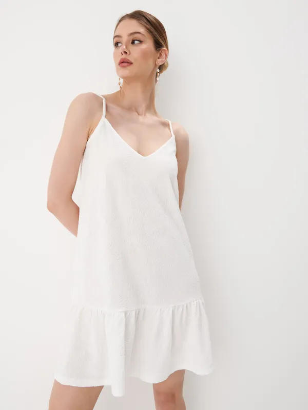 Biała sukienka mini o kroju litery A - Biały