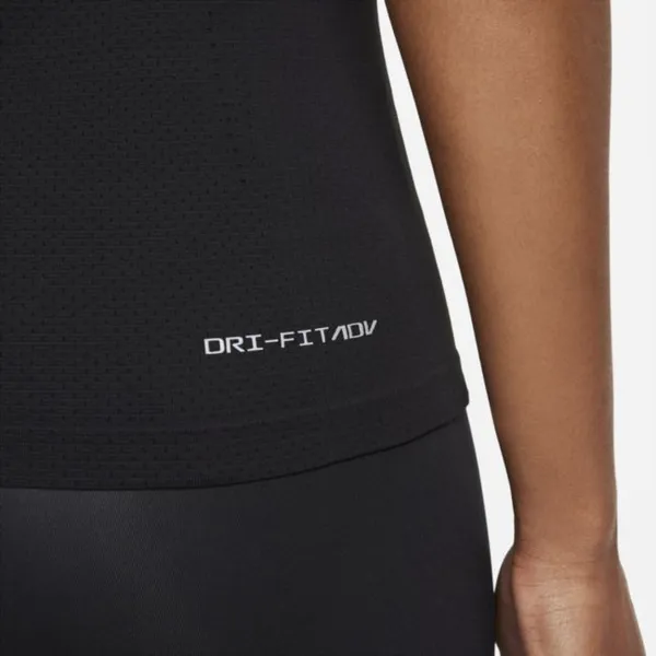 Damska koszulka z krótkim rękawem o dopasowanym kroju Nike Dri-FIT ADV Aura - Czerń