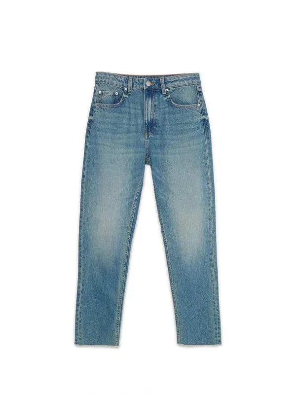 Niebieskie jeansy straight cropped