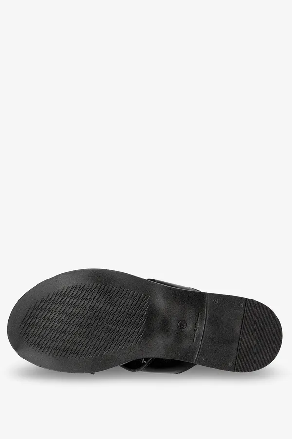 Czarne klapki skórzane płaskie z ozdobną podeszwą produkt polski casu 40326