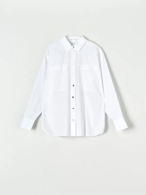 Elegancka koszula z kieszeniami, uszyta z naturalnych włókien. - biały