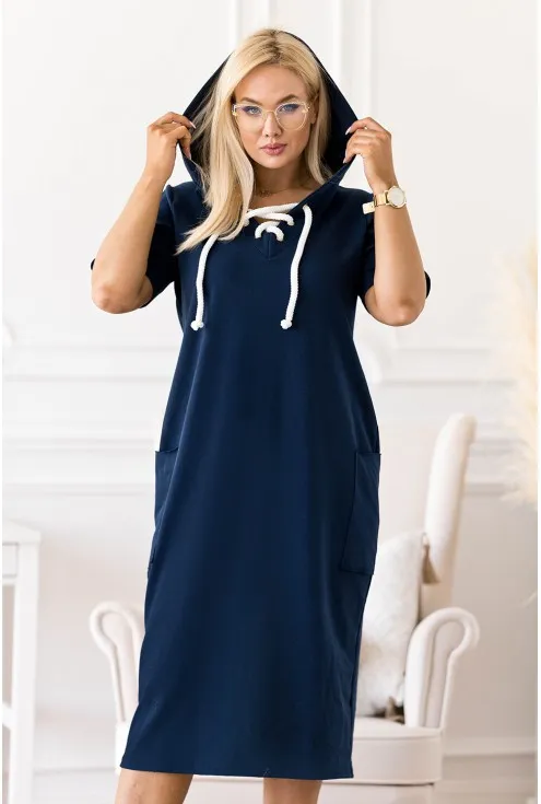 Granatowa sukienka plus size z wiązaniem na dekolcie - Siena