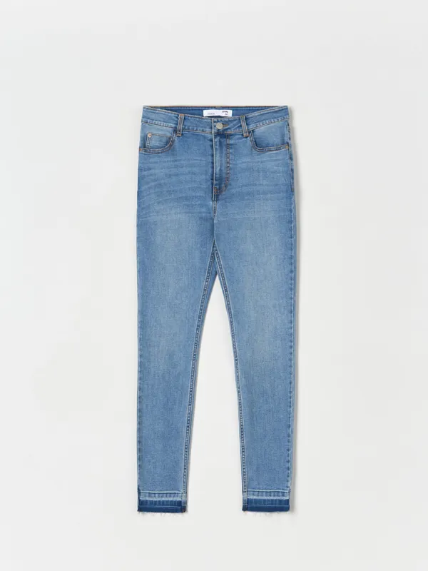 Spodnie jeansowe o kroju skinny, uszyte z bawełny z dodatkiem elastycznych włókien. - niebieski
