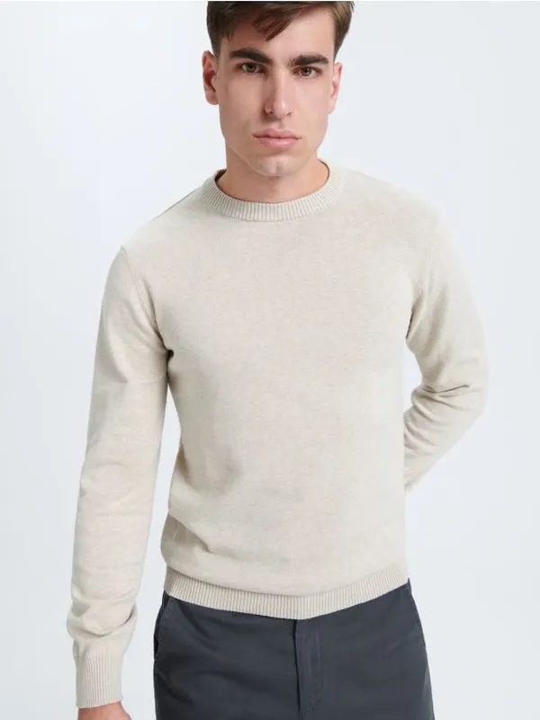 Sweter o regularnym kroju uszyty w 100% z bawełny. - beżowy