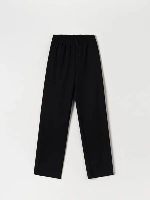 Spodnie materiałowe z wysokim stanem wykonane z szybkoschnącego materiału z dodatkiem elastycznych włókien. - czarny
