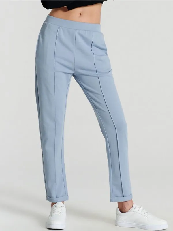 Proste spodnie z przeszyciami wykonane z bawełny z dodoatkiem szybkoschnącego materiału. - niebieski