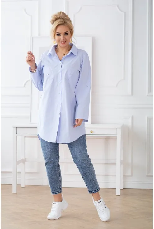 Długa biało-niebieska koszula w paski plus size z podwijanymi rękawami - SINDI