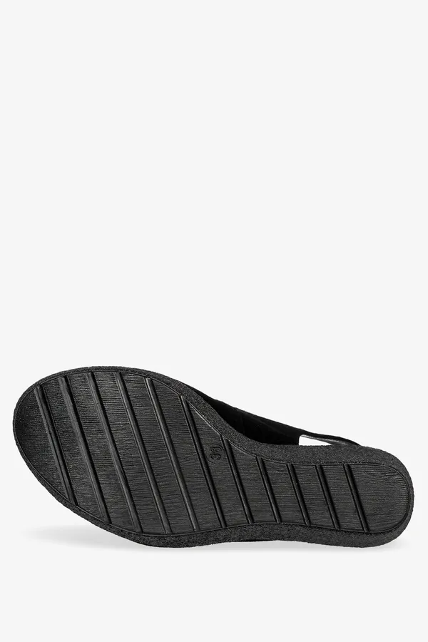Czarne sandały skórzane damskie na koturnie produkt polski casu 1911