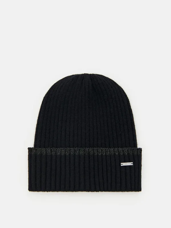 Czarna czapka basic - Czarny
