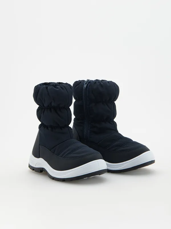 Buty typu śniegowce, wykonane z łączonych materiałów z pikowaniem. - zielony