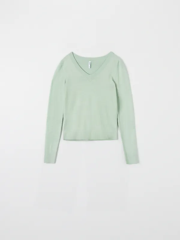 Wygodny sweter wykonany z materiału zawierającego delikatną dla skóry wiskozę. - zielony