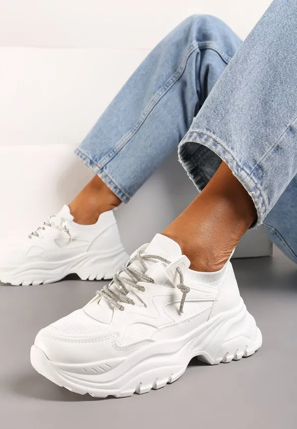Białe Sneakersy Wsuwane ze Zdobionymi Sznurówkami na Grubej Podeszwie Destal