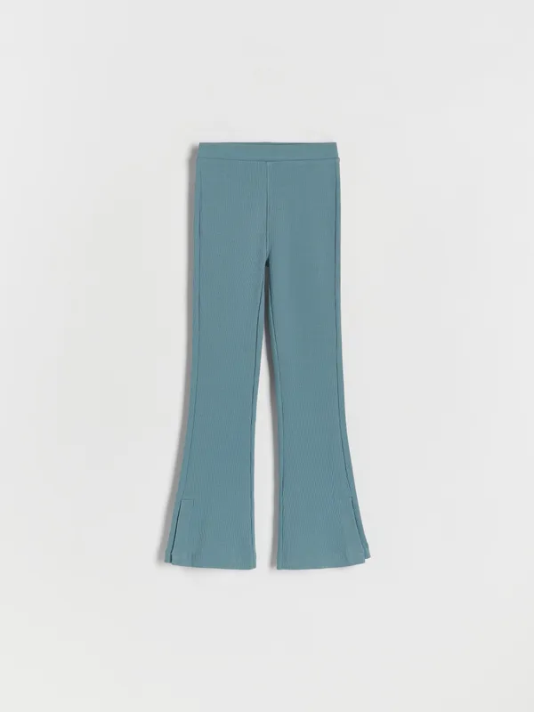 Spodnie typu flare, wykonane z bawełnianej tkaniny z dodatkiem elastycznych włókien. - jasnoturkusowy