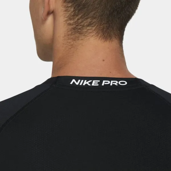Męska koszulka z krótkim rękawem o przylegającym kroju Nike Pro Nike Pro Dri-FIT - Czerń