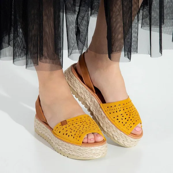 Musztardowe damskie sandały ażurowe na platformie Pieqa - Obuwie - Musztardowy || Żółty