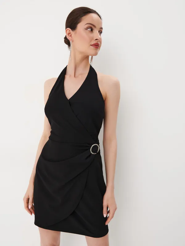 Elegancka czarna sukienka mini - Czarny