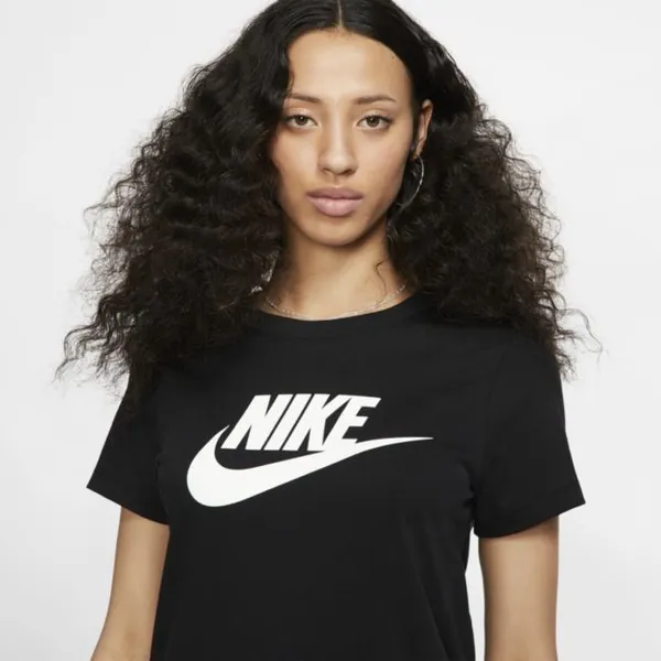 T-shirt Nike Sportswear Essential - Czerń