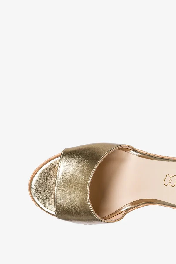 Złote sandały skórzane damskie espadryle na koturnie z zakrytą piętą pasek wokół kostki produkt polski casu 2556-703