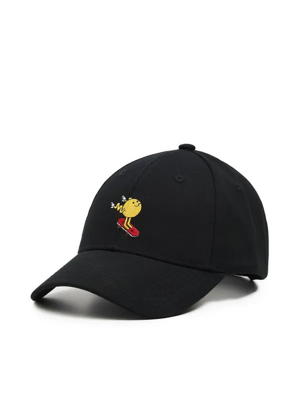 Czarna czapka z daszkiem z haftem