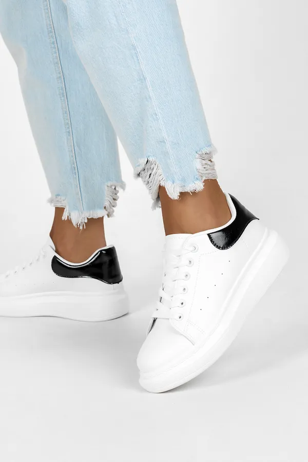 Białe sneakersy na platformie damskie buty sportowe sznurowane casu bl373p