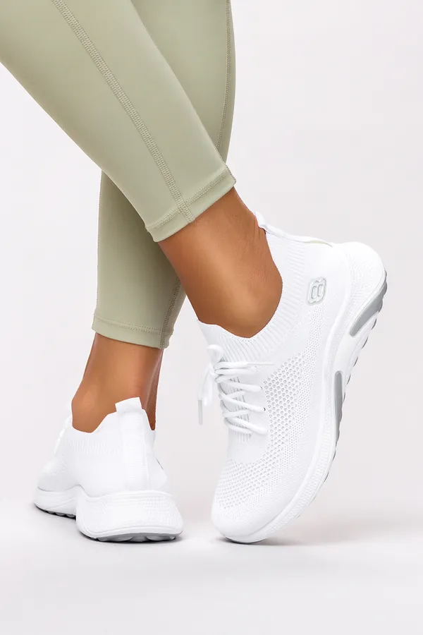 Białe sneakersy casu buty sportowe sznurowane 39-3-22-w