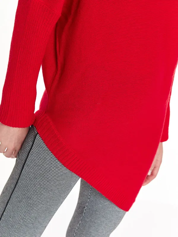 Czerwony sweter damski z asymetrycznym dołem