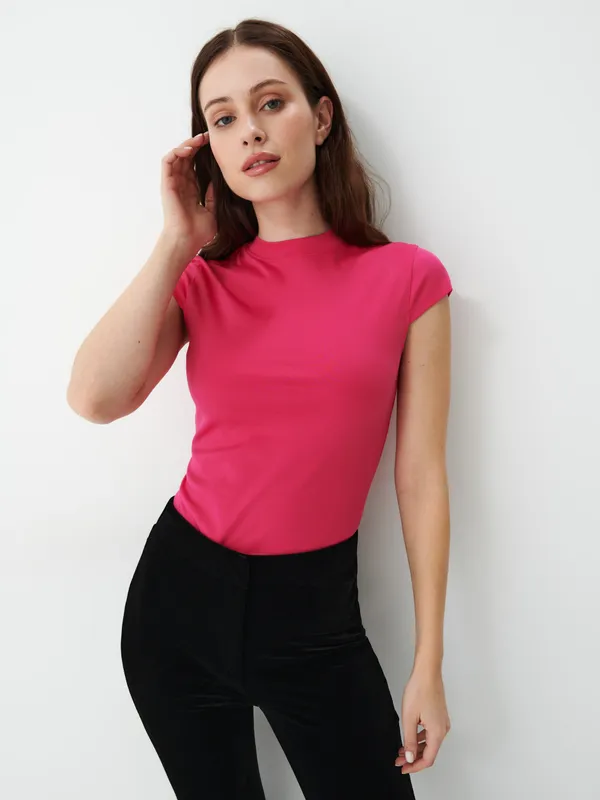 Różowa bluzka z krótkim rękawem - Różowy