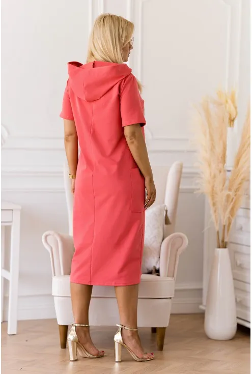 Koralowa sukienka plus size z wiązaniem na dekolcie - Siena