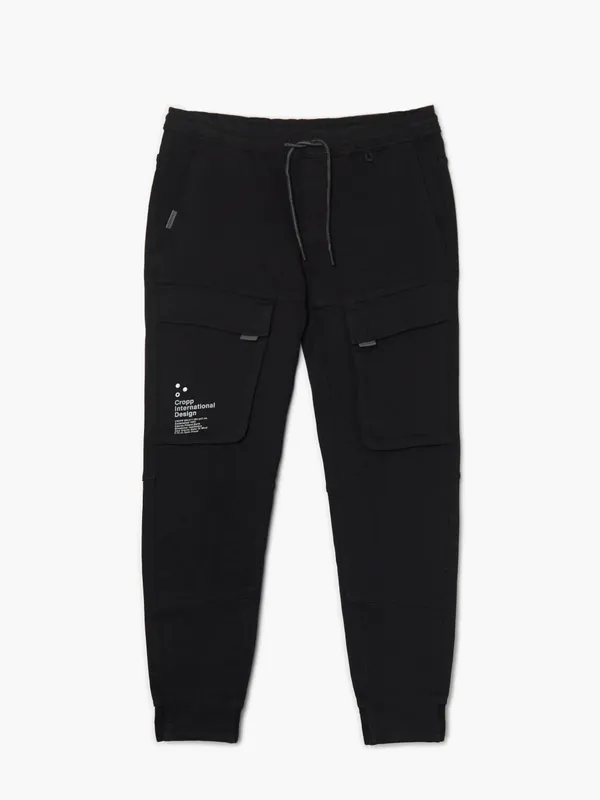 Czarne jeansy jogger z kieszeniami cargo