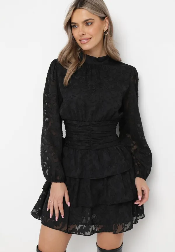 Czarna Taliowana Sukienka Mini Koronkowa z Falbankami Ciluna