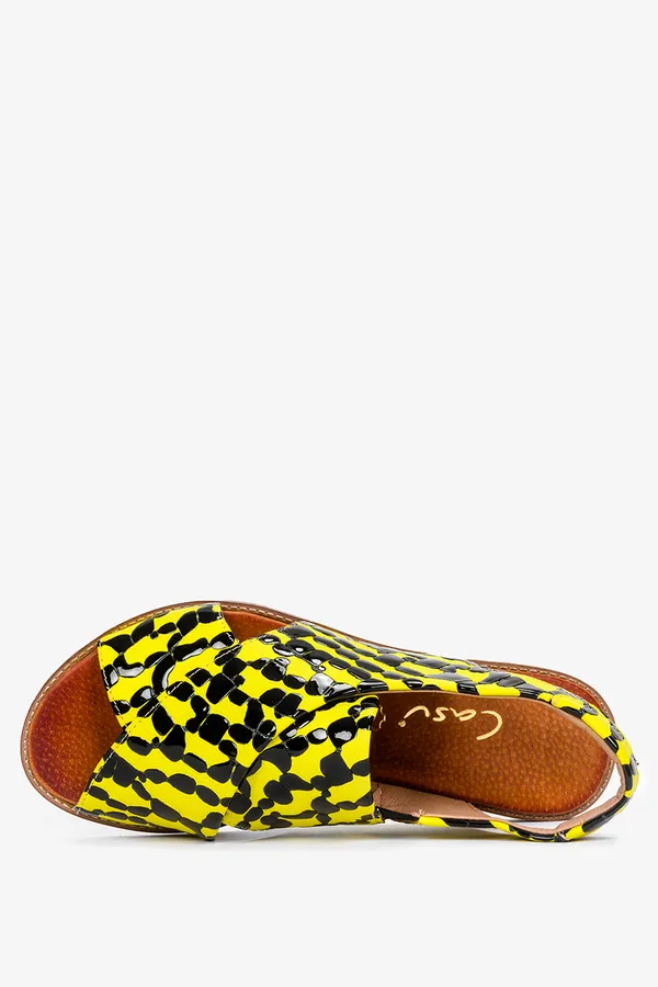żółte sandały płaskie lakierowane z paskami na krzyż polska skóra casu 3012-0