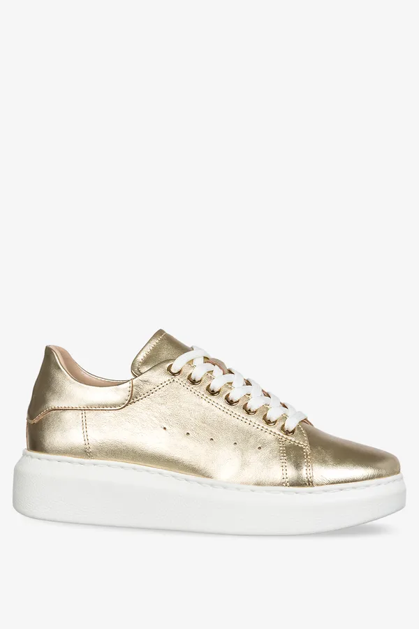 Złote sneakersy skórzane damskie buty sportowe sznurowane na białej platformie produkt polski casu 2288