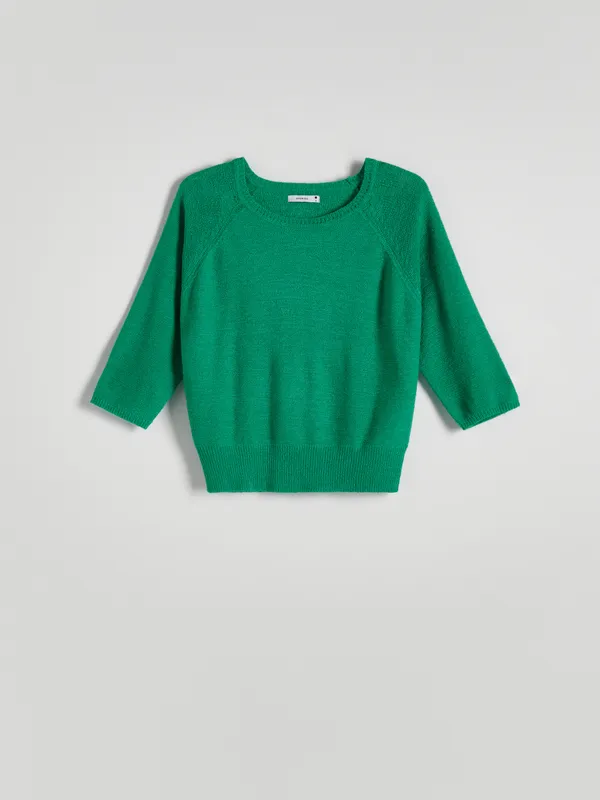 Sweter o regularnym kroju, wykonany z lekkiej dzianiny. - zielony