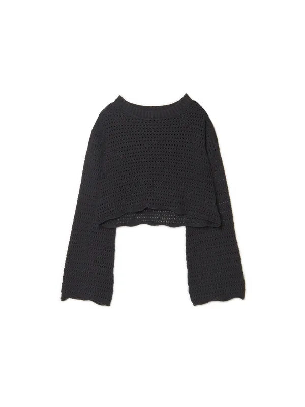 Czarny sweter z szerokimi rękawami