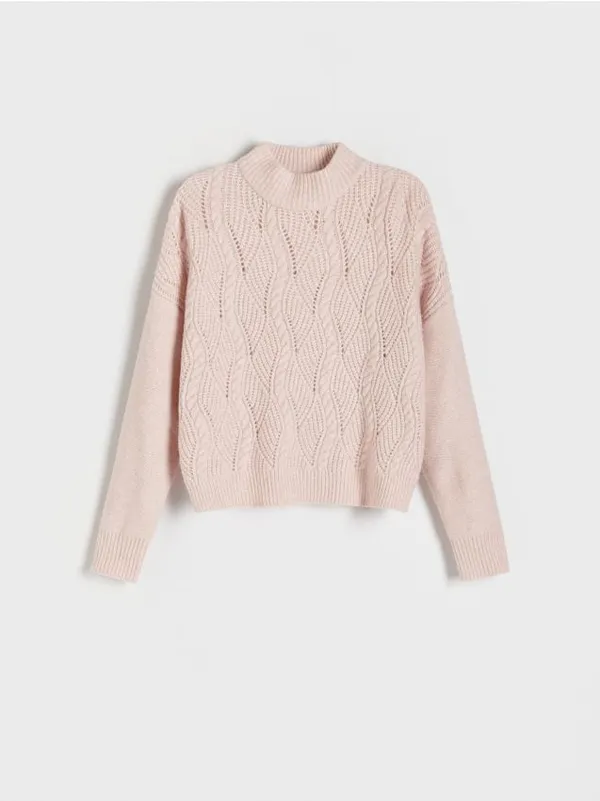 Sweter o swobodnym fasonie, wykonany z przyjemnej w dotyku dzianiny. - pastelowy róż