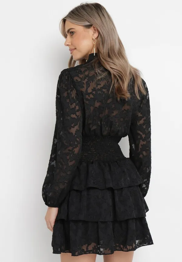 Czarna Taliowana Sukienka Mini Koronkowa z Falbankami Ciluna