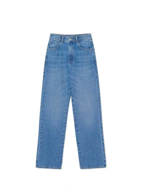 Niebieskie jeansy straight
