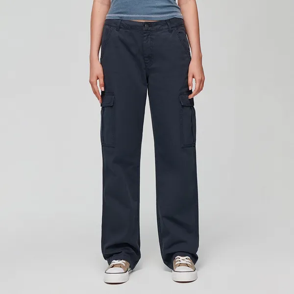 Granatowe spodnie straight fit z kieszeniami cargo - Granatowy