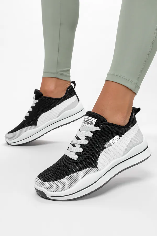 Czarne sneakersy na platformie damskie buty sportowe sznurowane casu 10-11-21-bg