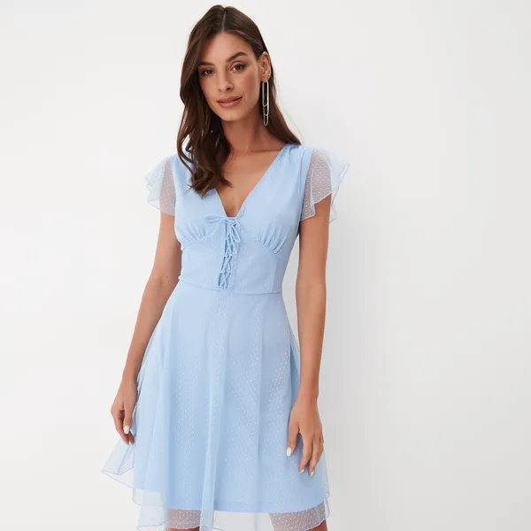 Błękitna sukienka mini z tkaniny plumeti - Niebieski