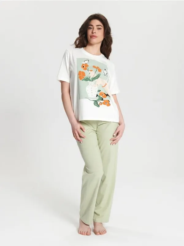 Bawełniana piżama dwuczęściowa z ozdobnym nadrukiem na koszulce. - kremowy