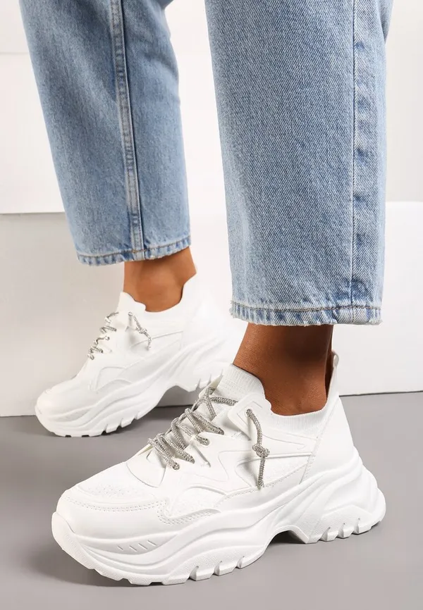 Białe Sneakersy Wsuwane ze Zdobionymi Sznurówkami na Grubej Podeszwie Destal