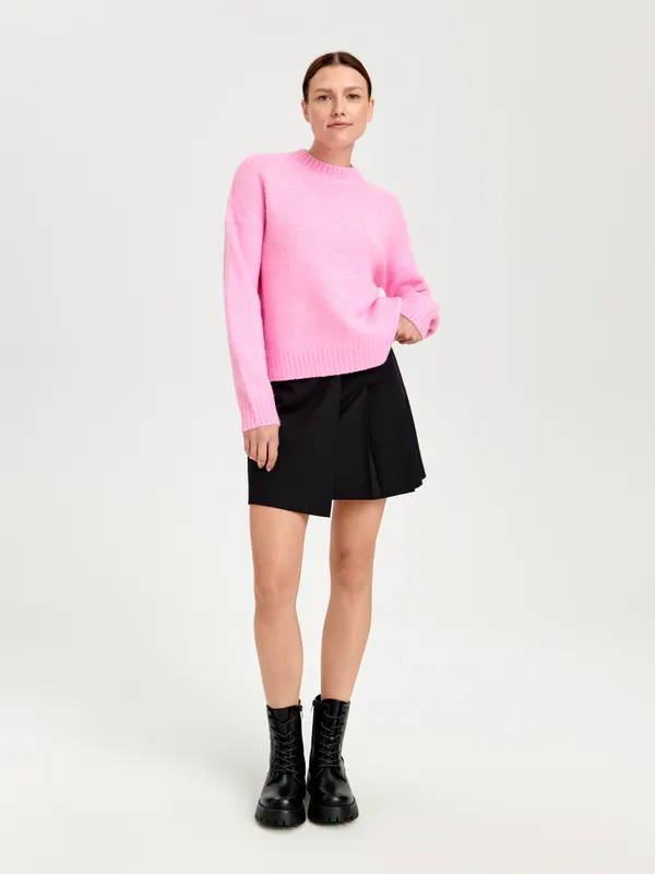 Wygodny, miękki sweter uszyty z lekkiej dzianiny z dodatkiem elastycznych włókien. - różowy