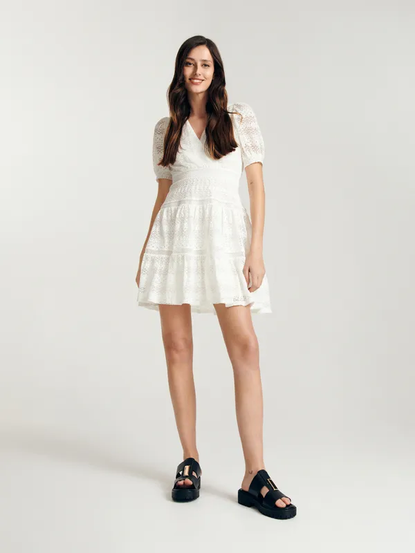 Koronkowa sukienka mini - Biały