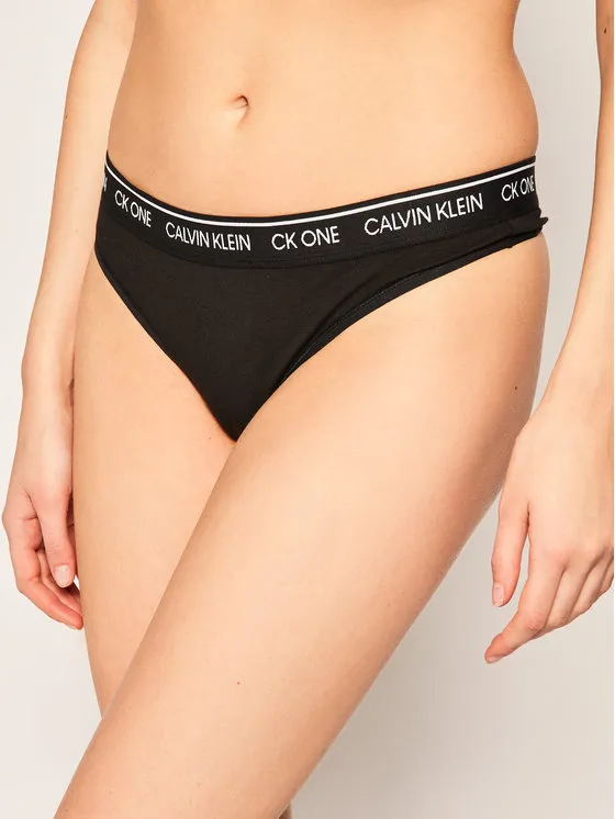 Calvin Klein Underwear Stringi 000QF5733E Czarny