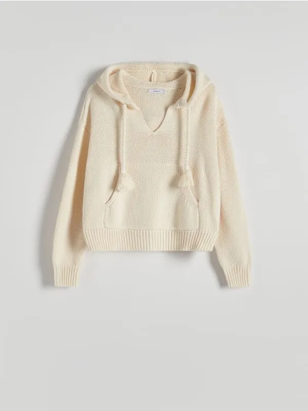Sweter o swobodnym kroju, wykonany z bawełnianej dzianiny. - kremowy